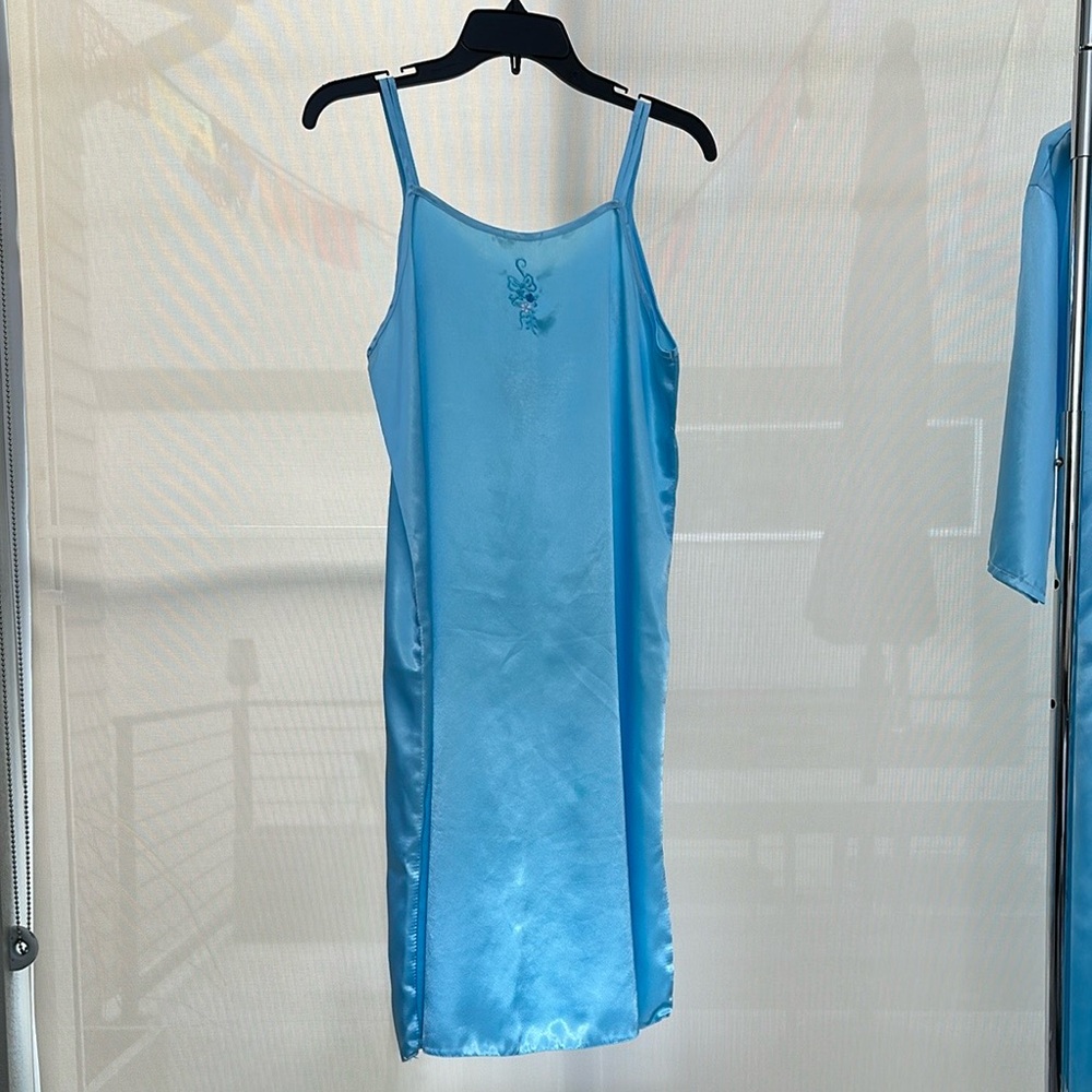 Satin/Silk Nightgown and Robe Set | M - Picture 12 of 16